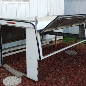 Truck canopy ford Ranger call 541 941 6516